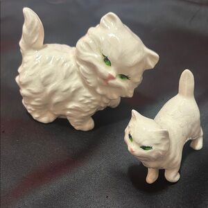 Vintage Decor Ceramic Cat & kitten Figurines - Decorative Pair